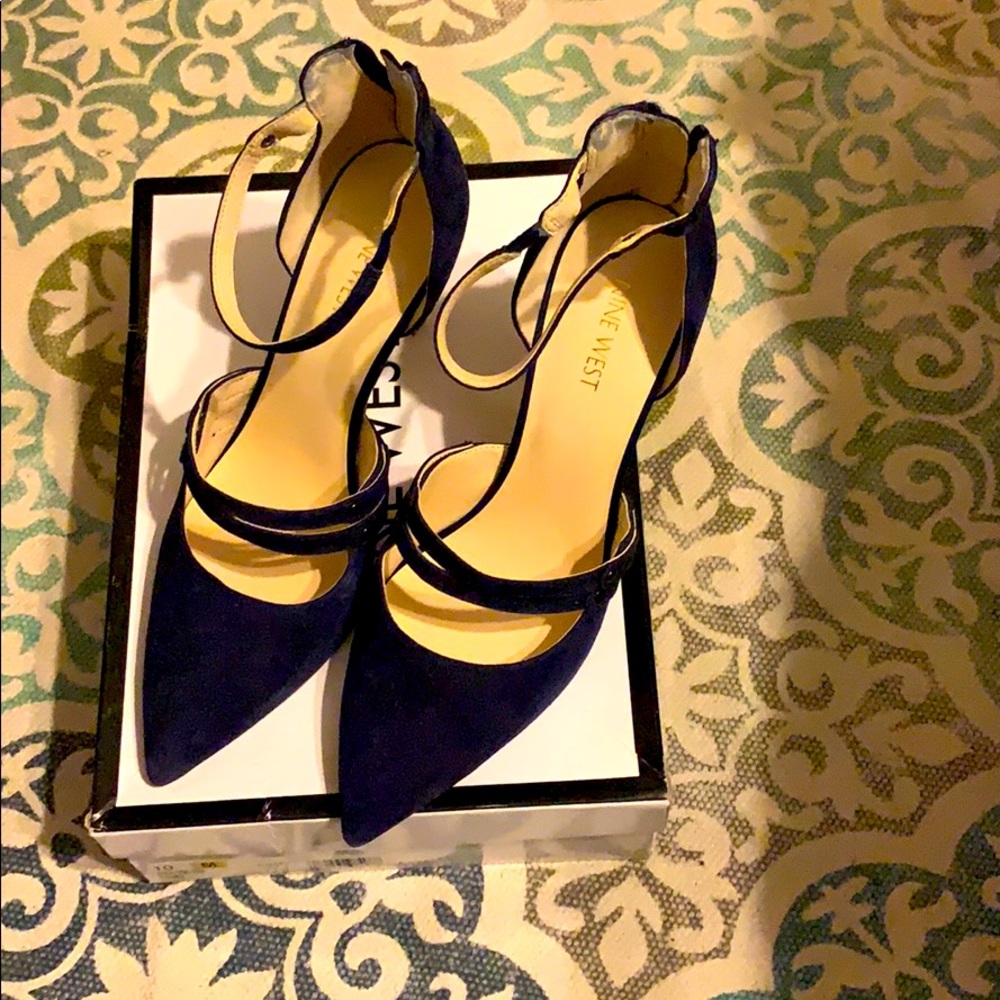 Beautiful Navy Blue Heels 👠 ❤️❤️